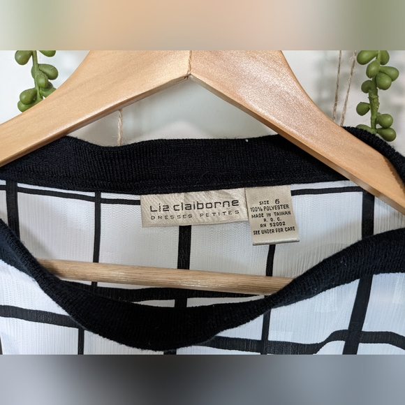 Vintage Liz Claiborne wide neck grid blouse with pocket - Picture 5 of 5